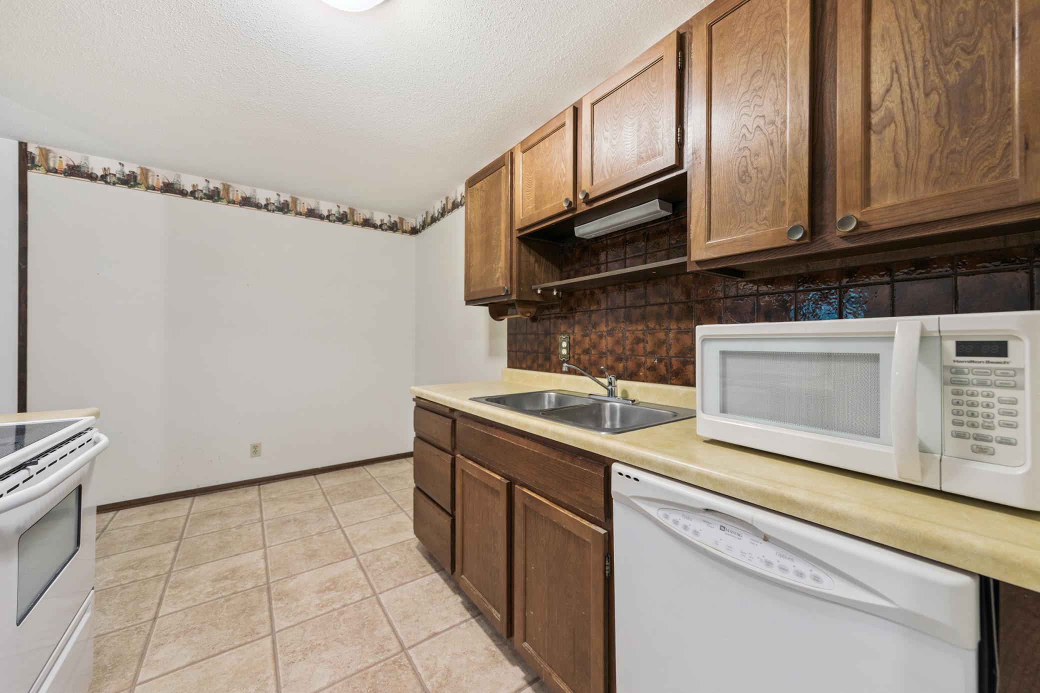 135 Viking Drive E 206
