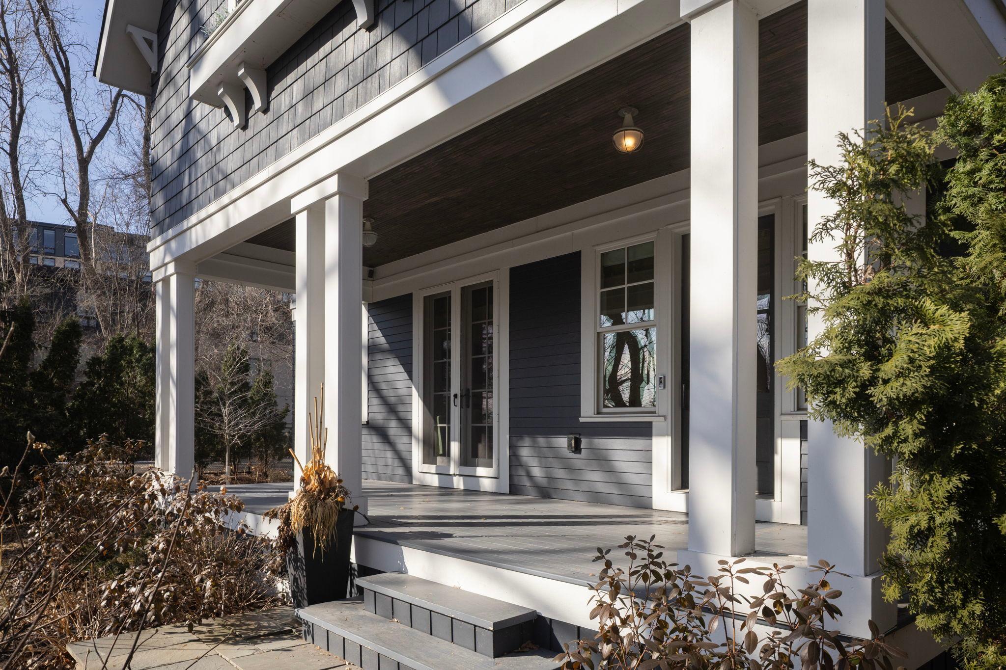 2820 W Lake Of The Isles Parkway