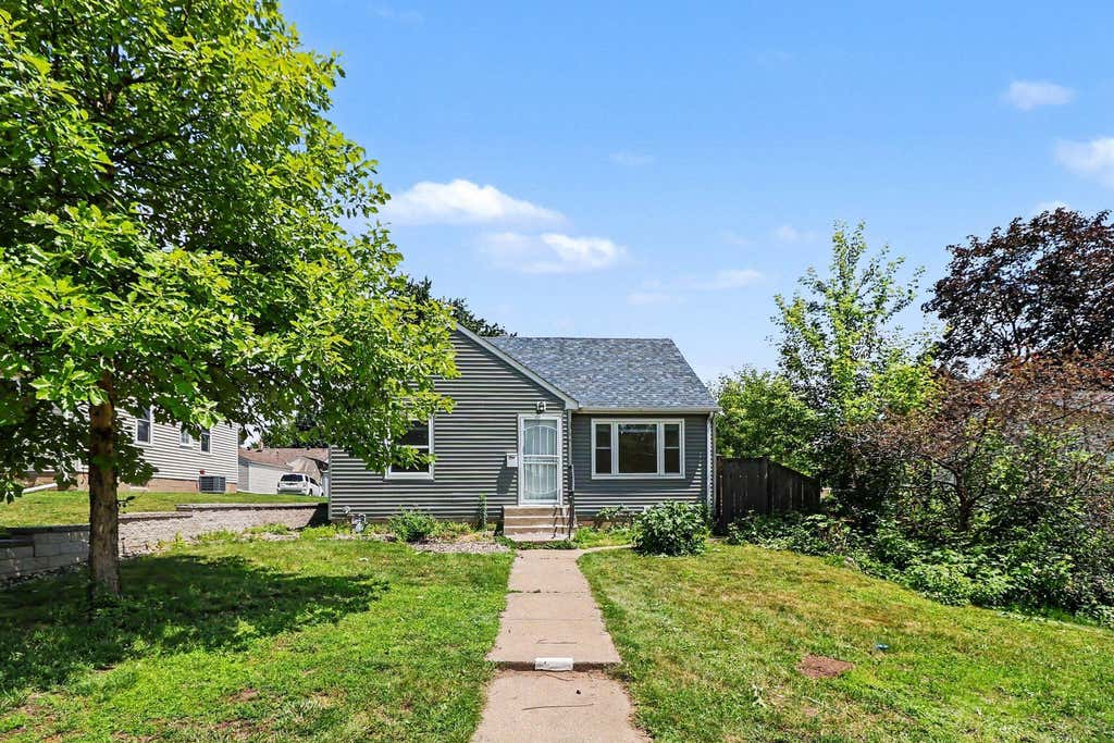 Photo of 145 18th Avenue S, South Saint Paul, MN 55075 (MLS # 7099590)
