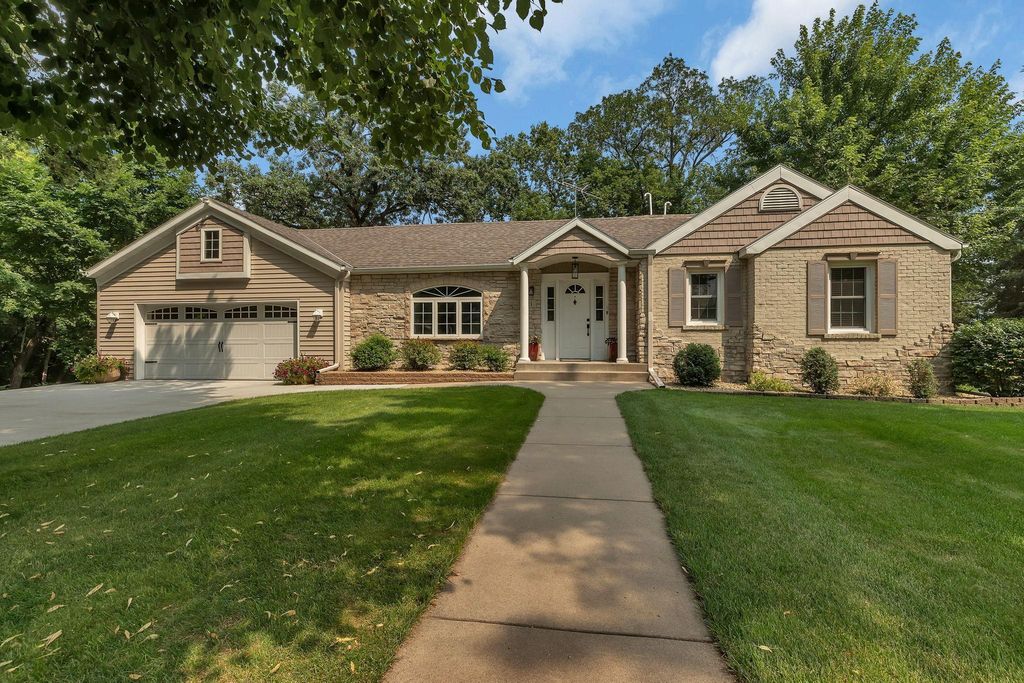 Photo of 611 22nd Street S, Saint Cloud, MN 56301 (MLS # 7058613)