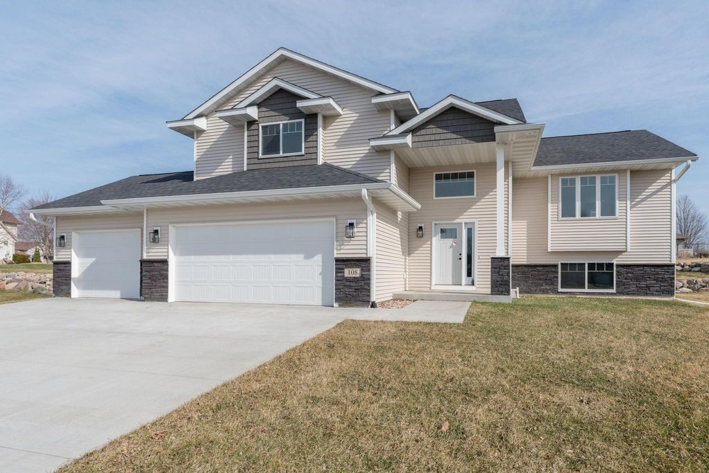 Photo of 108 Ella Court, Mankato, MN 56001 (MLS # 7045383)