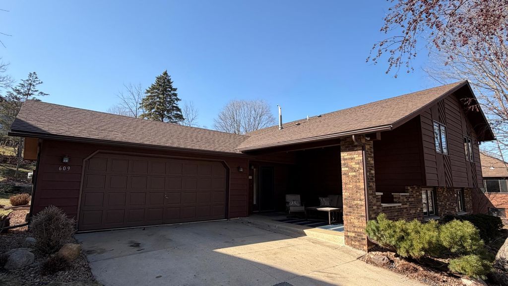 Photo of 609 20th Avenue SW, Rochester, MN 55902 (MLS # 7033916)