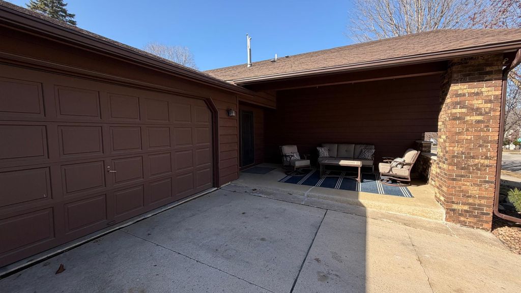 Photo of 609 20th Avenue SW, Rochester, MN 55902 (MLS # 7033916)