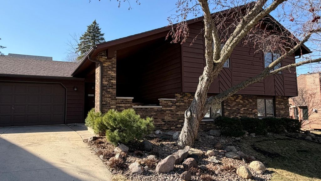 Photo of 609 20th Avenue SW, Rochester, MN 55902 (MLS # 7033916)