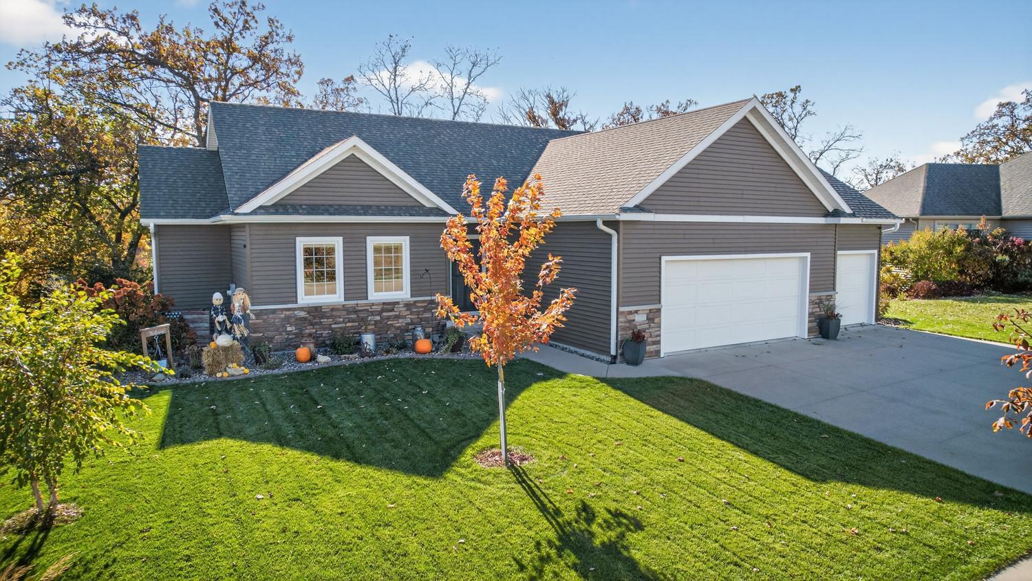 3951 Stone Point Drive NE