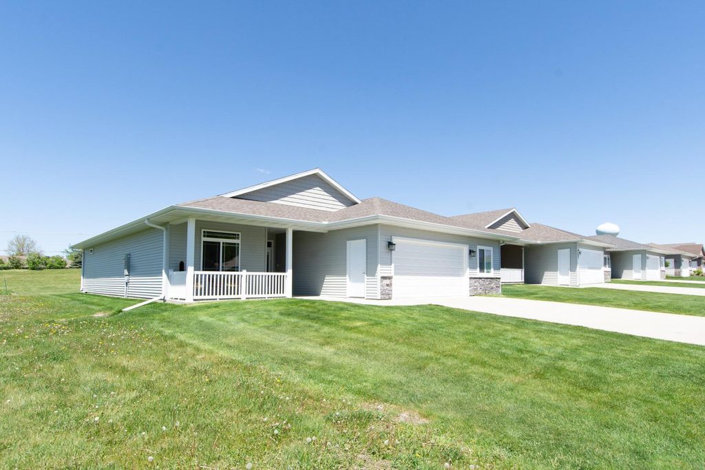 Photo of 1552 Eagle Ridge Street NE, Owatonna, MN 55060 (MLS # 7069436)