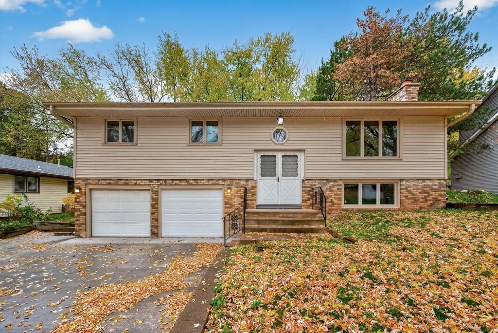 Photo of 2187 Springside Drive E, Saint Paul, MN 55119 (MLS # 7165237)