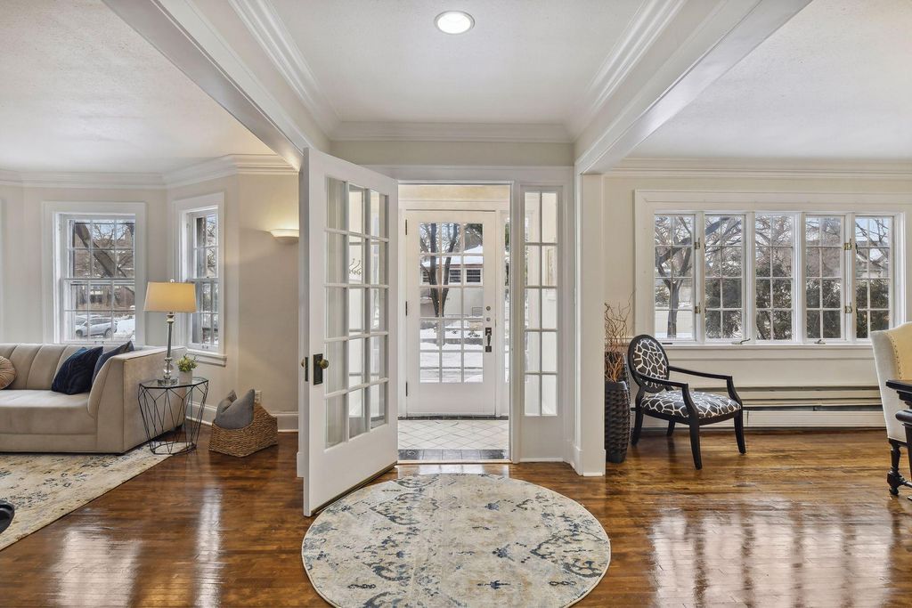 Photo of 1820 Girard Avenue S #1, Minneapolis, MN 55403 (MLS # 7015764)