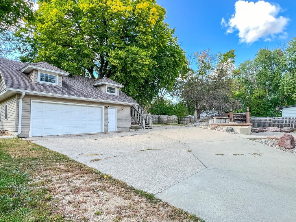 Photo of 848 S Park Street, Fairmont, MN 56031 (MLS # 7020164)