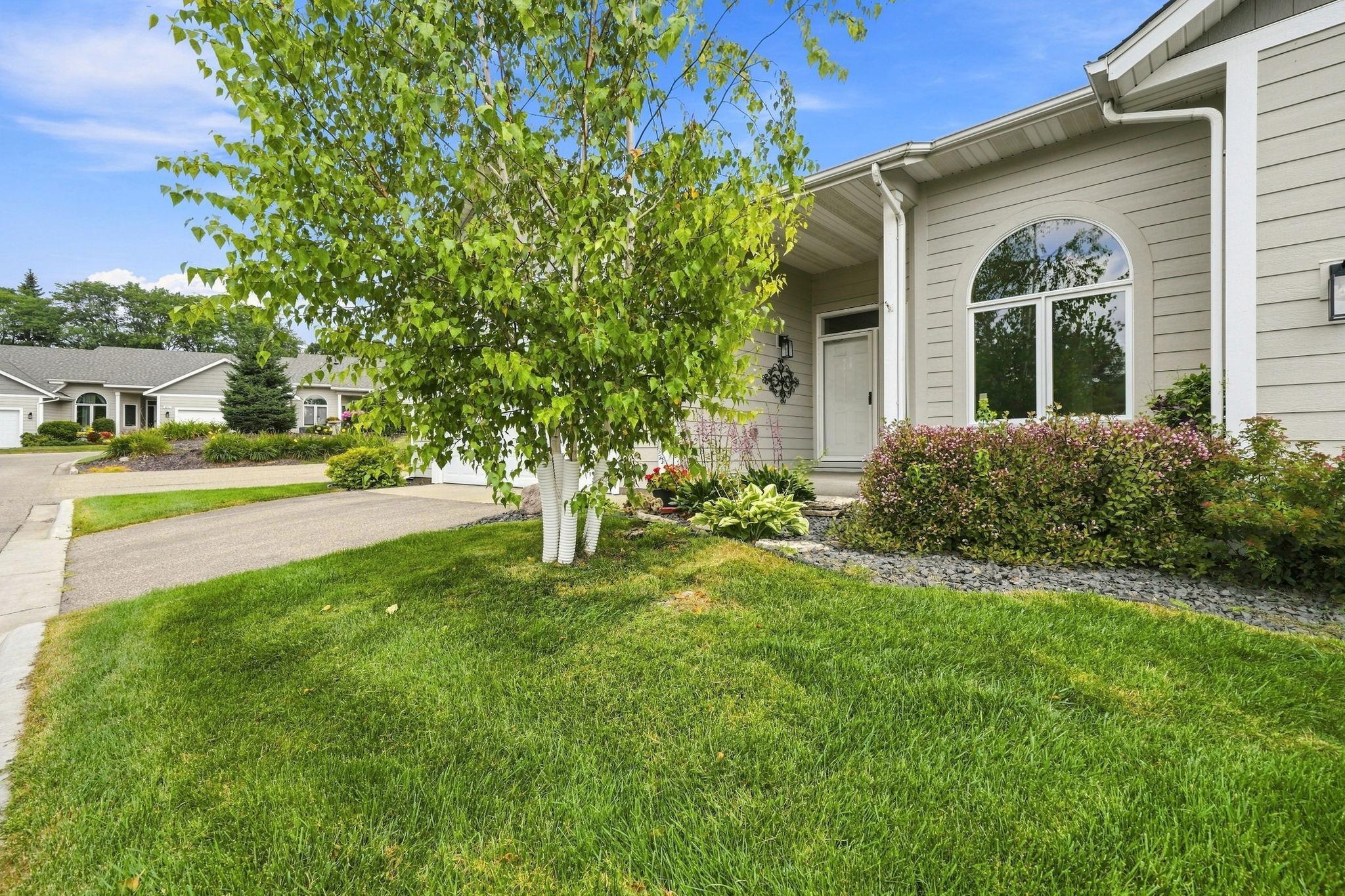 833 Southcross Drive E