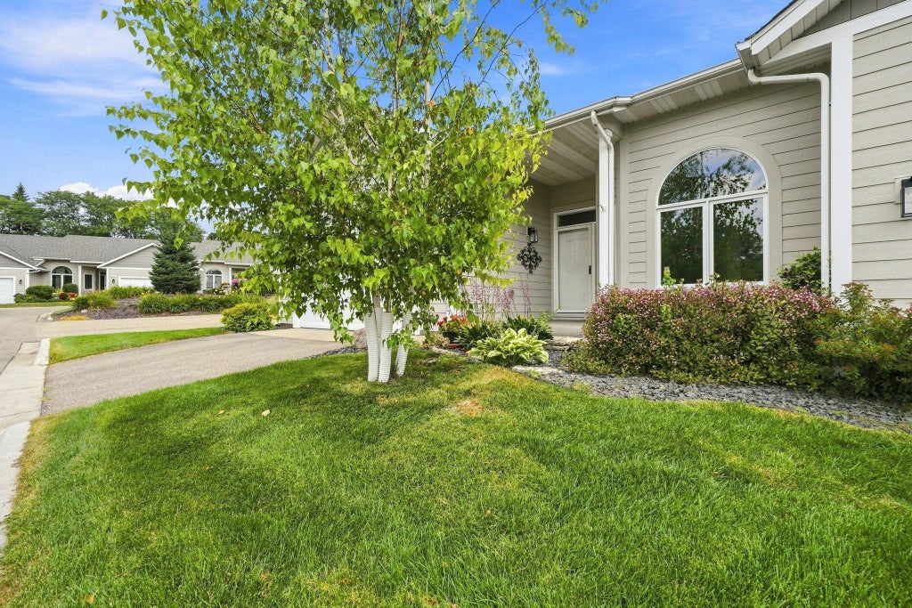 Photo of 833 Southcross Drive E, Burnsville, MN 55306 (MLS # 7131197)