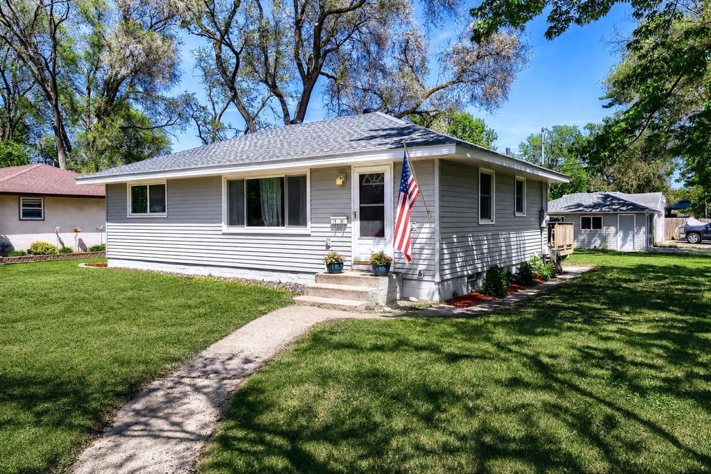Photo of 5400 Knox Avenue N, Brooklyn Center, MN 55430 (MLS # 7079272)
