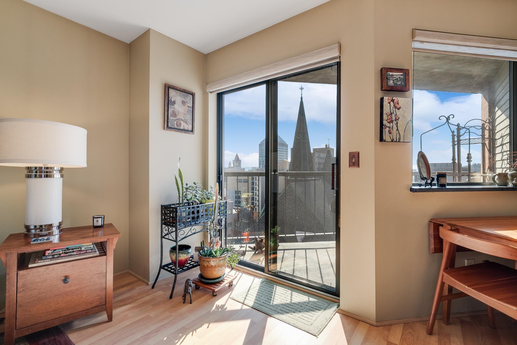 78 10th Street E 1002