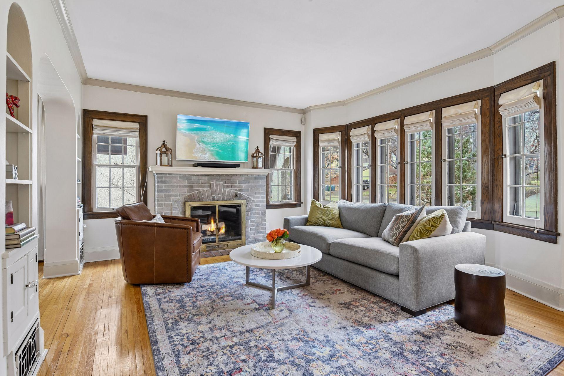 1041 Thomas Avenue S