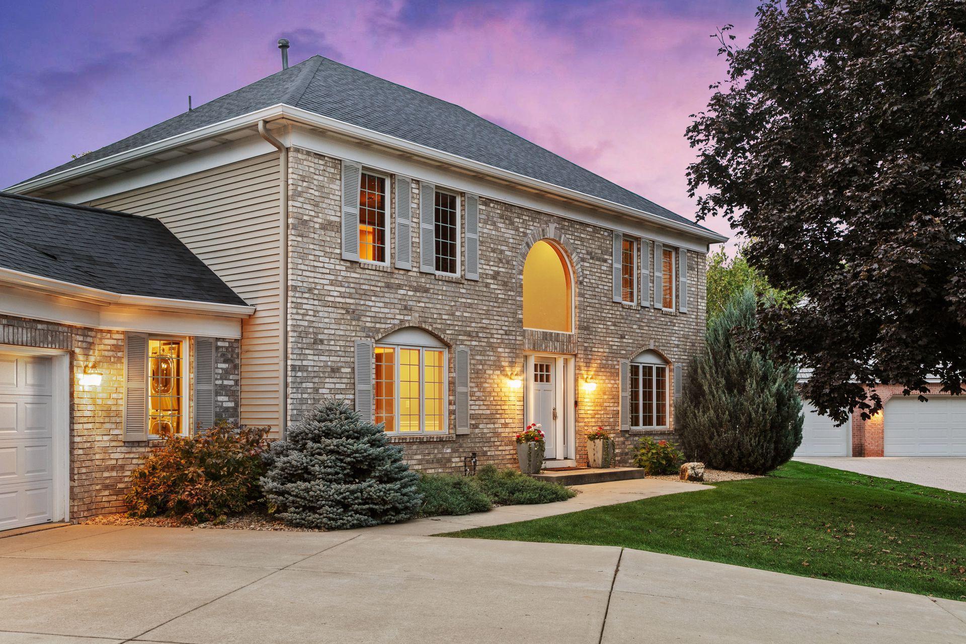 2489 Mendota Heights Circle