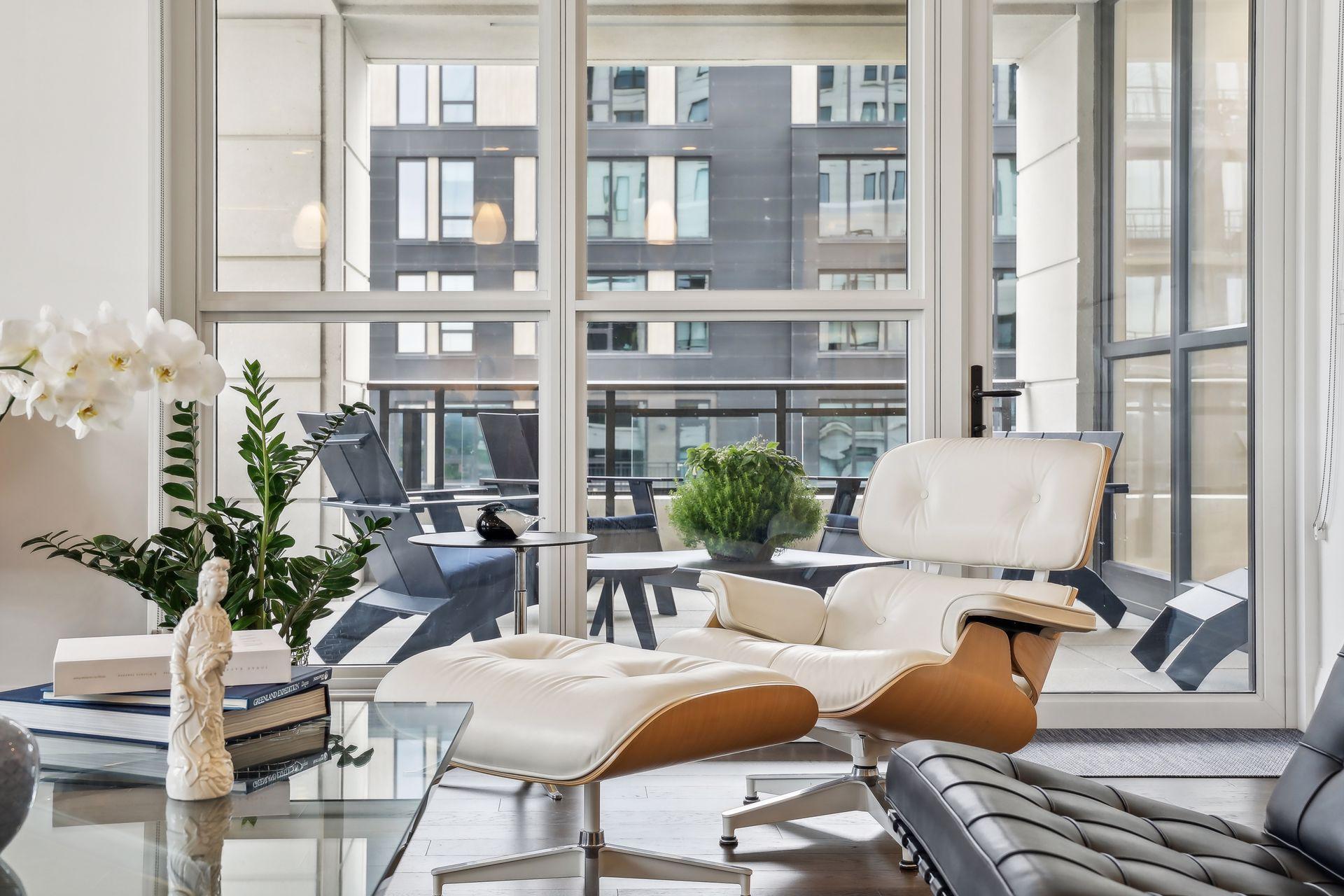 1111 W River Parkway 12E