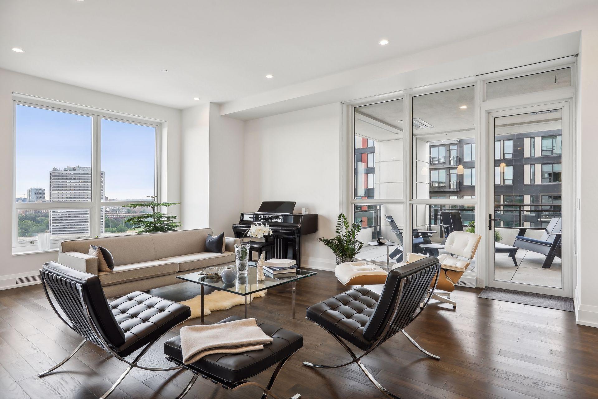 1111 W River Parkway 12E