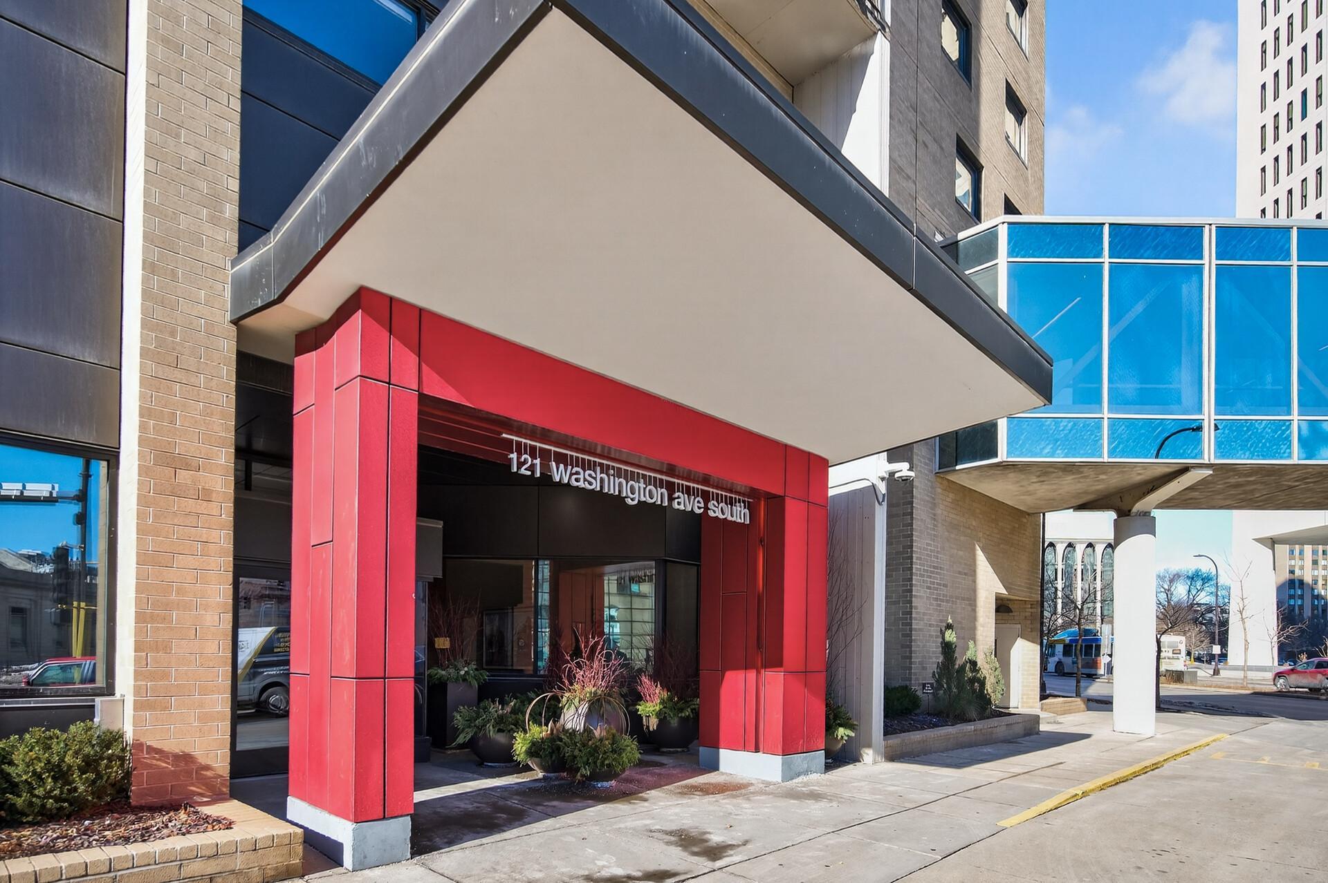 121 Washington Avenue S 1010