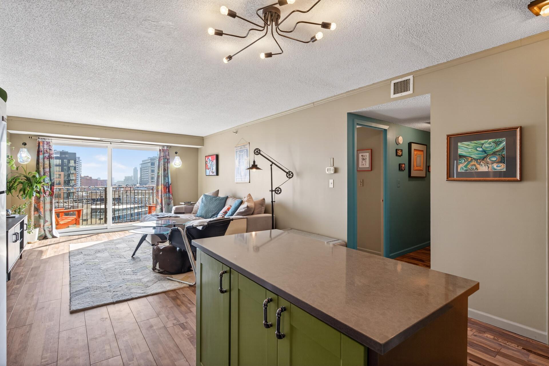 121 Washington Avenue S 1010