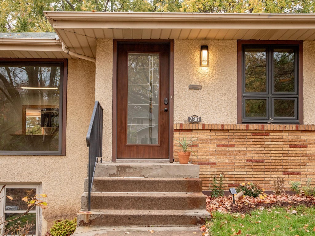 Photo of 2387 Bourne Avenue, Saint Paul, MN 55108 (MLS # 7166273)