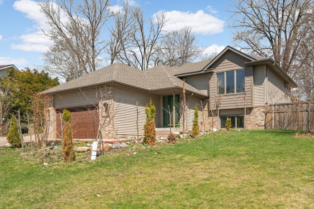 Photo of 2916 Frank Street, Maplewood, MN 55109 (MLS # 7057770)