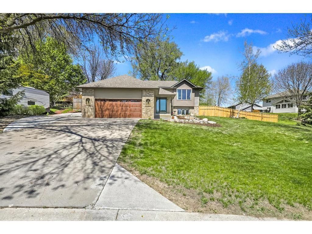 Photo of 2916 Frank Street, Maplewood, MN 55109 (MLS # 7057770)