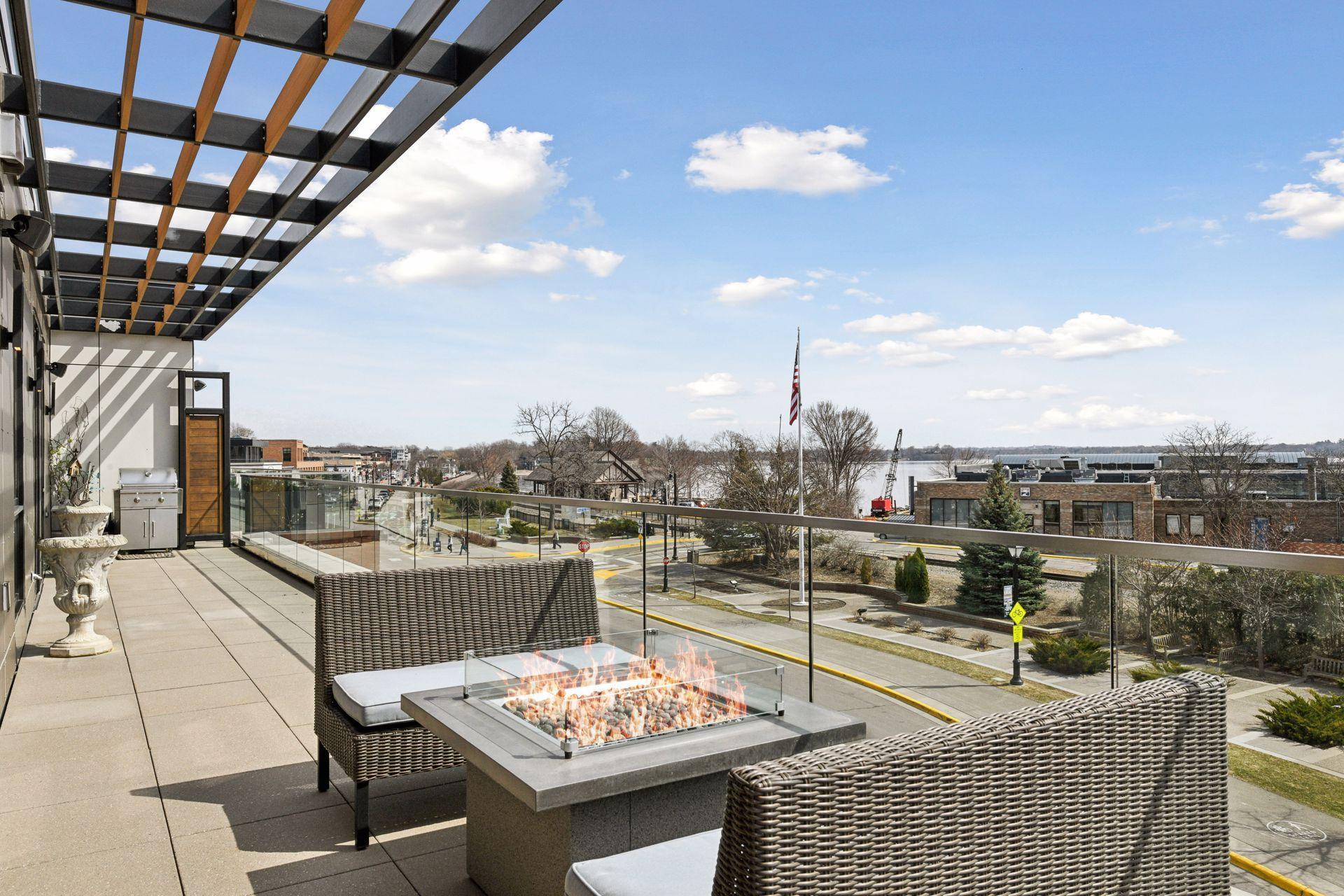 275 Lake Street E 301