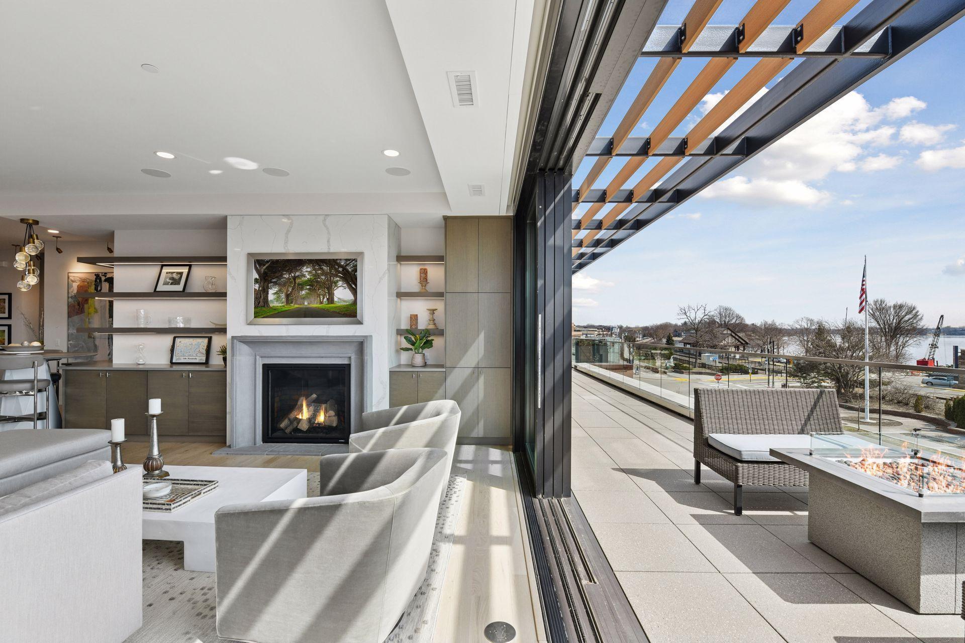275 Lake Street E 301