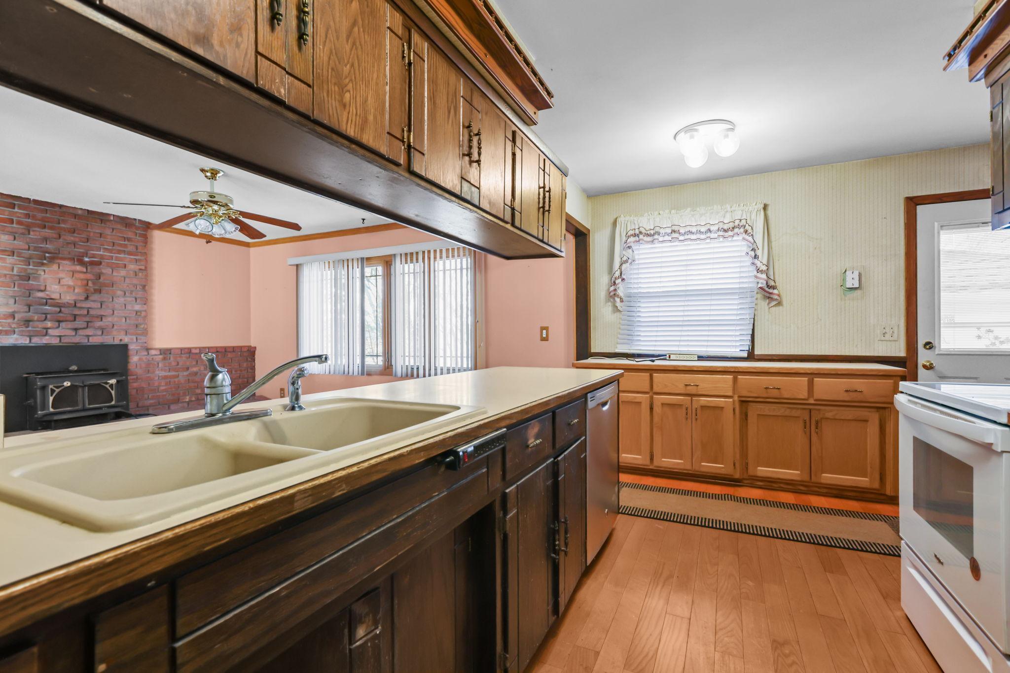 1516 Briarwood Lane NE