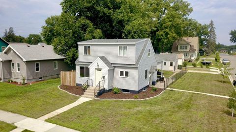 Photo of 521 E 5th Street, Redwood Falls, MN 56283 (MLS # 7080227)