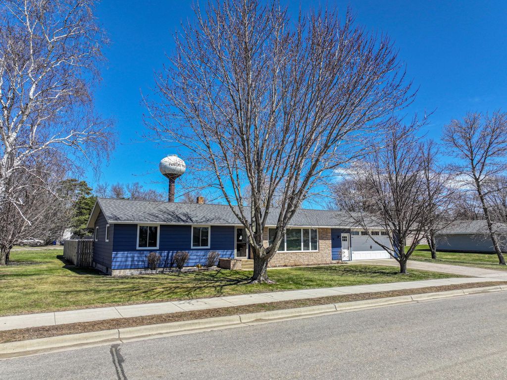 Photo of 318 W Oak Street, Parkers Prairie, MN 56361 (MLS # 7059644)