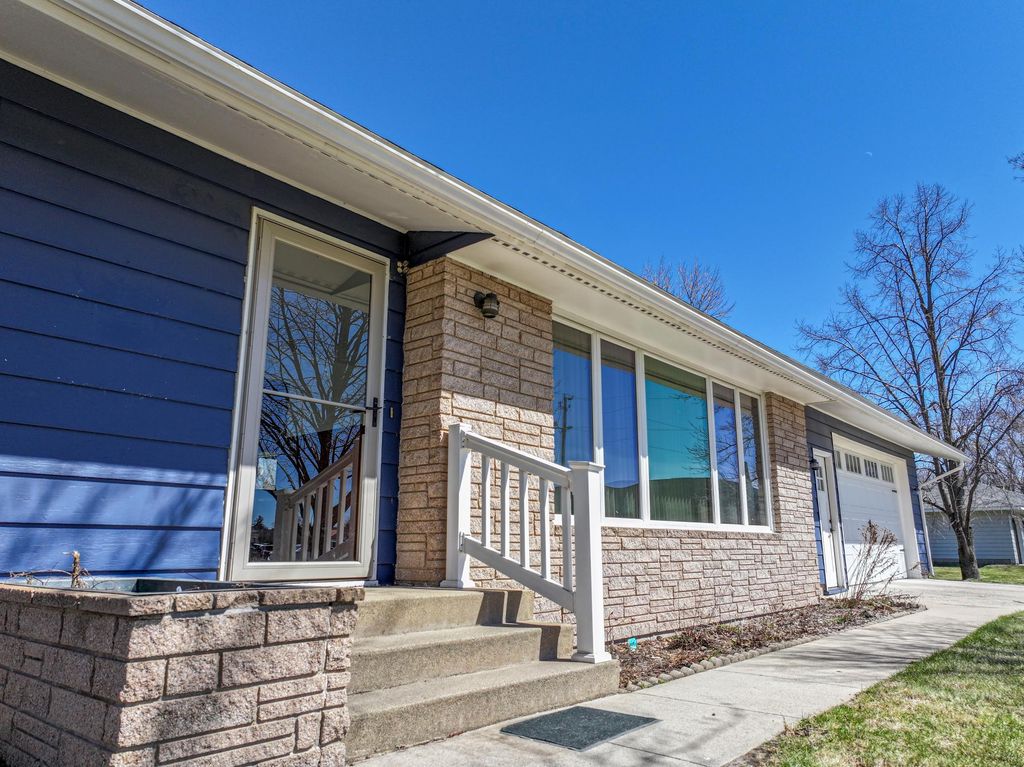 Photo of 318 W Oak Street, Parkers Prairie, MN 56361 (MLS # 7059644)