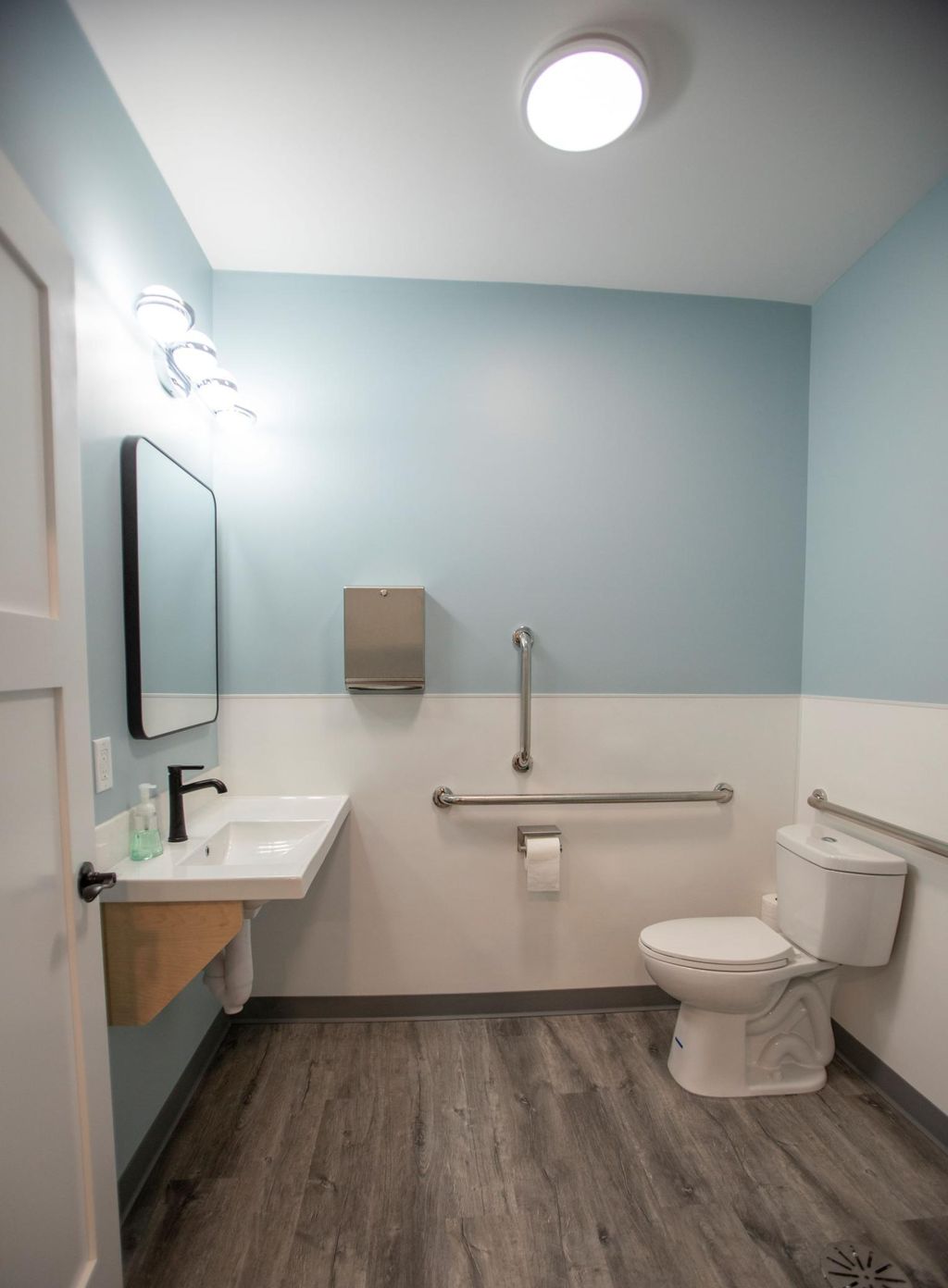 Photo of 3803 Silver Lake Road NE #Main and Lower A, Saint Anthony, MN 55421 (MLS # 7006058)