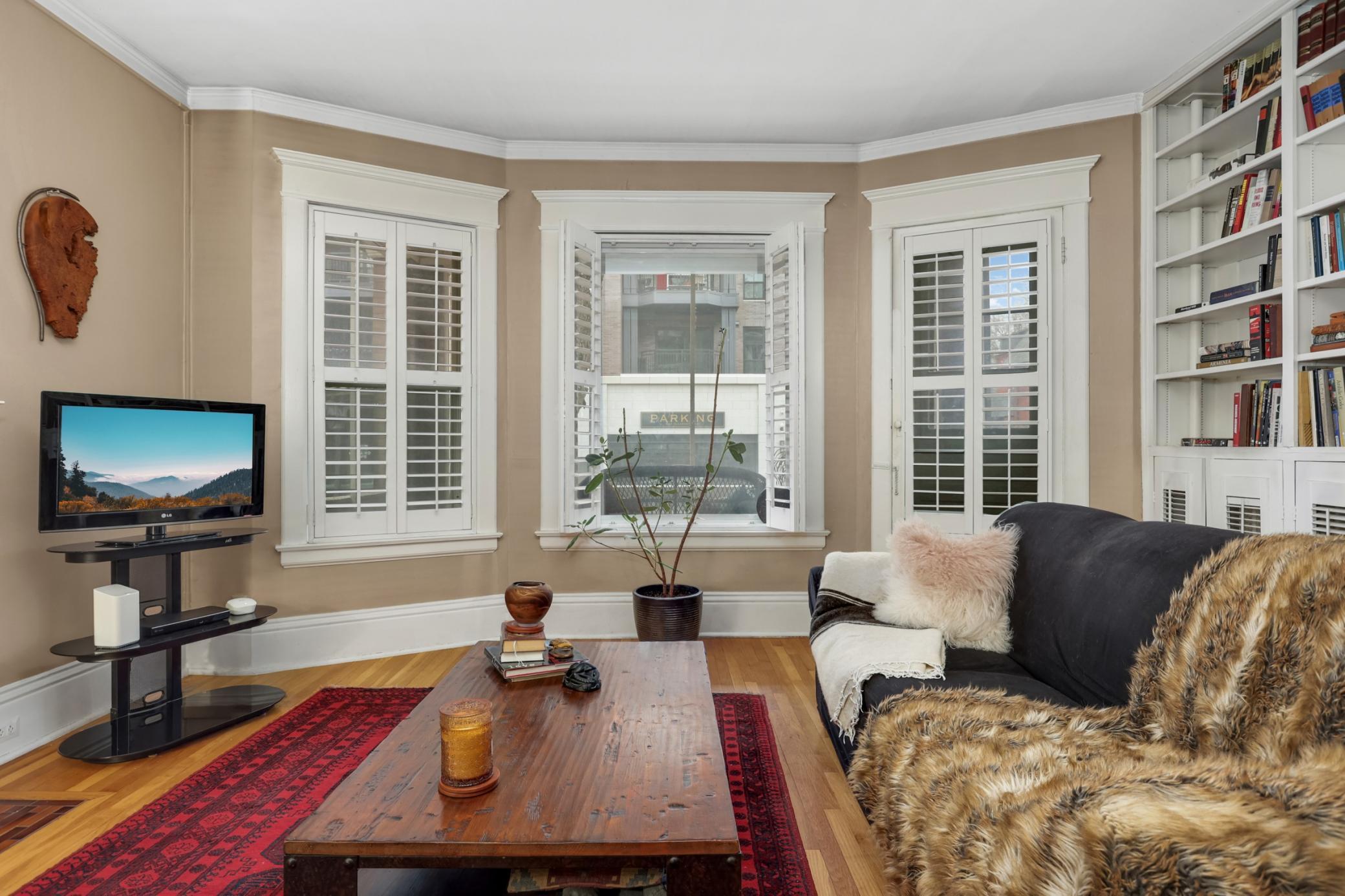 30 Saint Albans Street S 2A