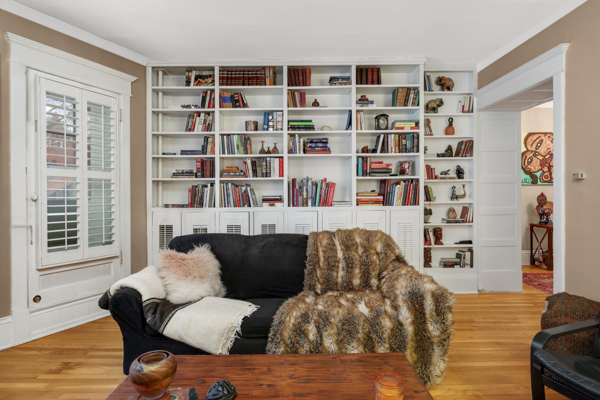 30 Saint Albans Street S 2A