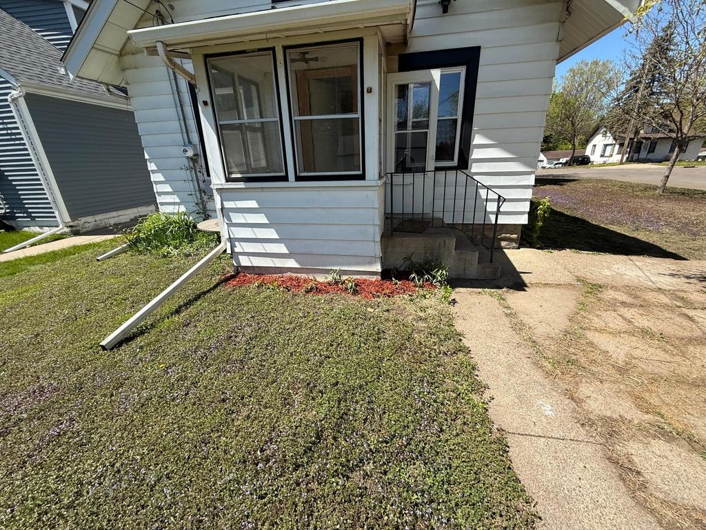 Photo of 1258 Farrington Street, Saint Paul, MN 55117 (MLS # 7070707)