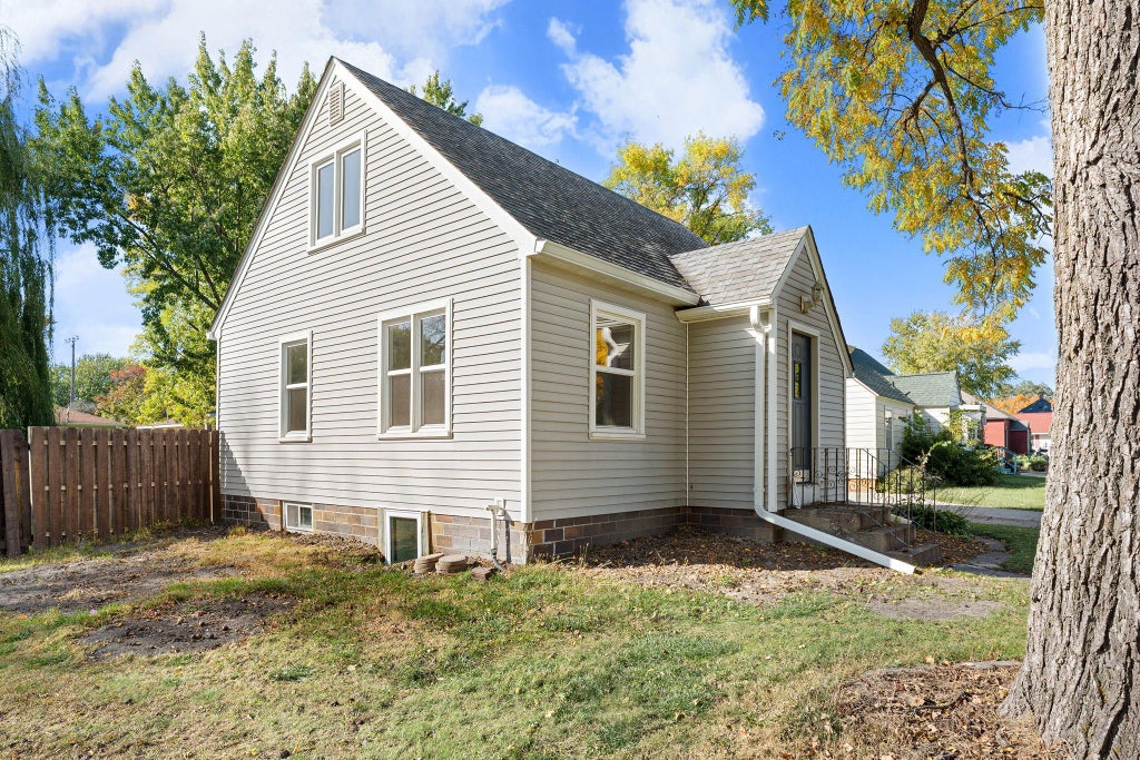 Photo of 918 3rd Street SW, Waseca, MN 56093 (MLS # 7155827)