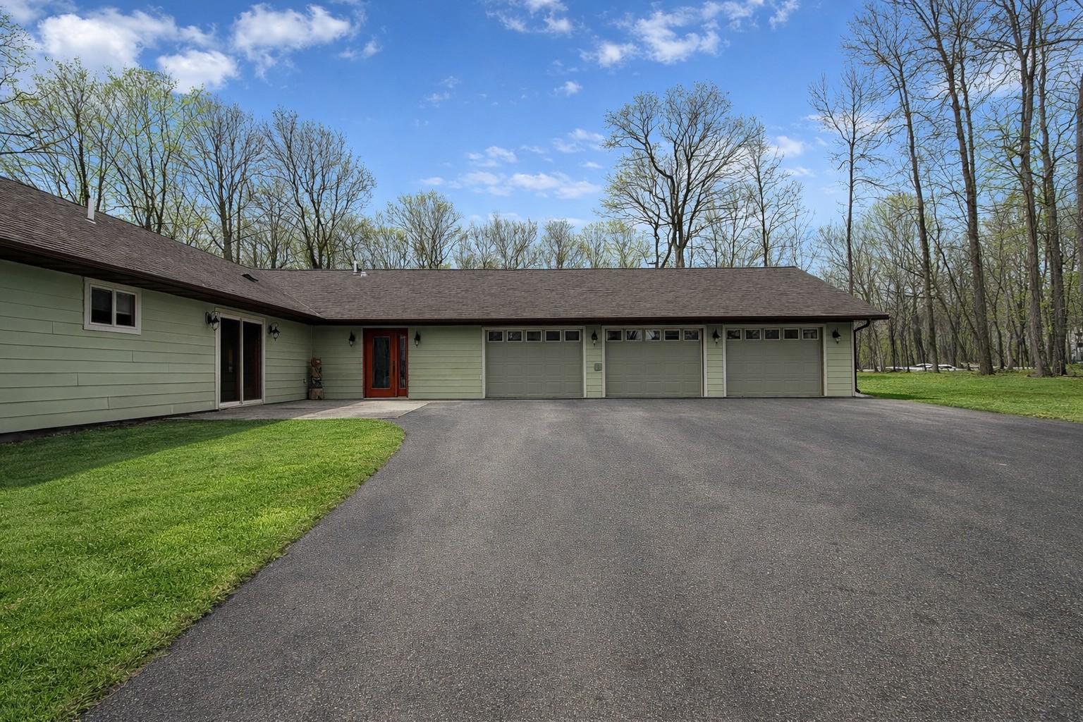 392 Eagle Landing Court NW