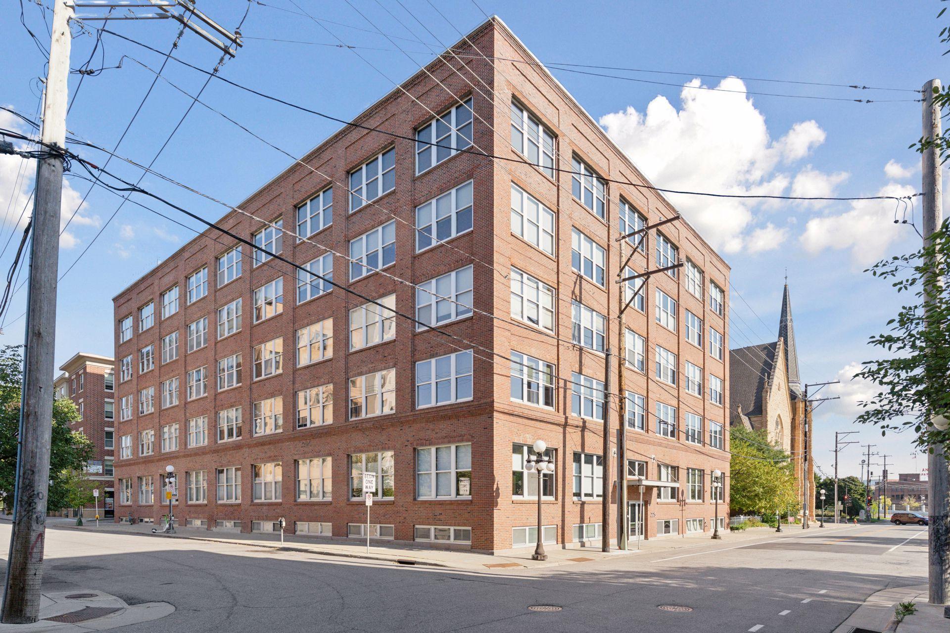 225 9th Street E 304