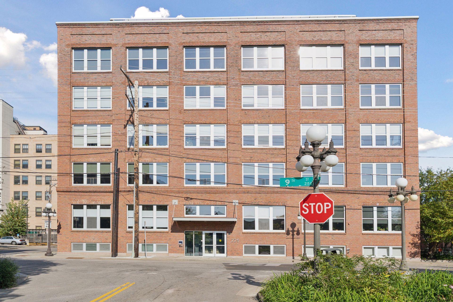225 9th Street E 304