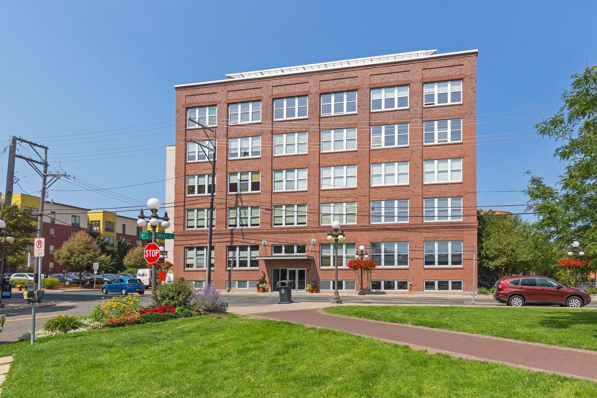 225 9th Street E 304