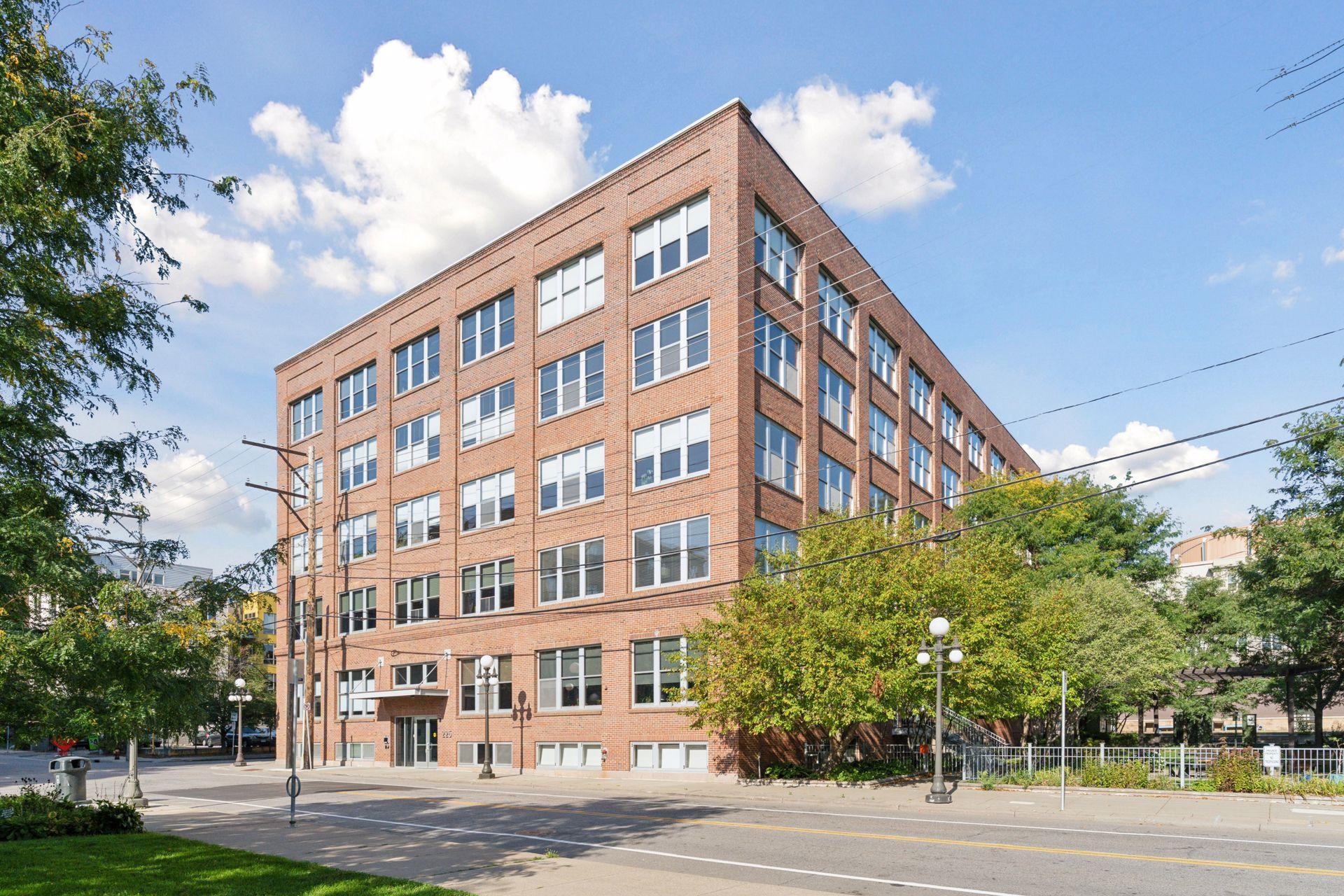 225 9th Street E 304