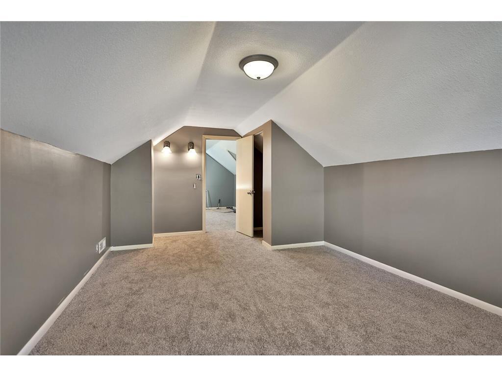 63 Iowa Avenue W