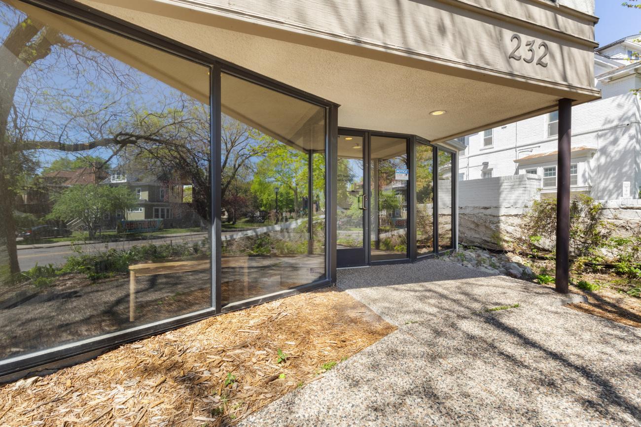 232 W Franklin Avenue 205