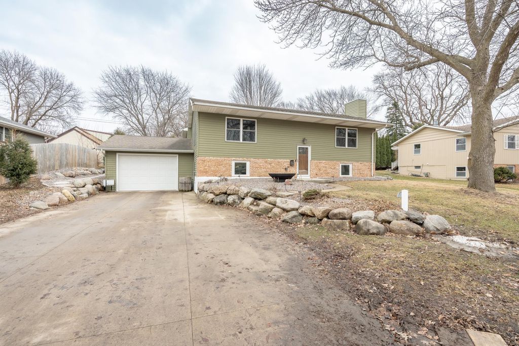Photo of 107 S Belmont Drive, Mankato, MN 56001 (MLS # 7054016)