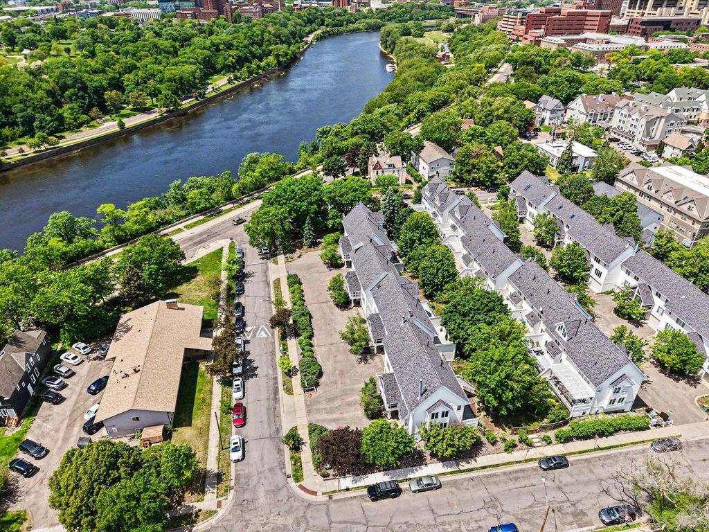 Photo of 921 Dartmouth Avenue SE, Minneapolis, MN 55414 (MLS # 7082198)