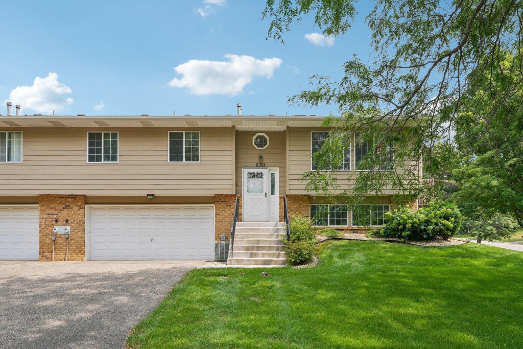 Photo of 2301 Mailand Road E, Maplewood, MN 55119 (MLS # 7122598)