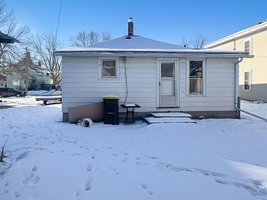 Photo of 405 Victoria Street, Fairmont, MN 56031 (MLS # 7018229)