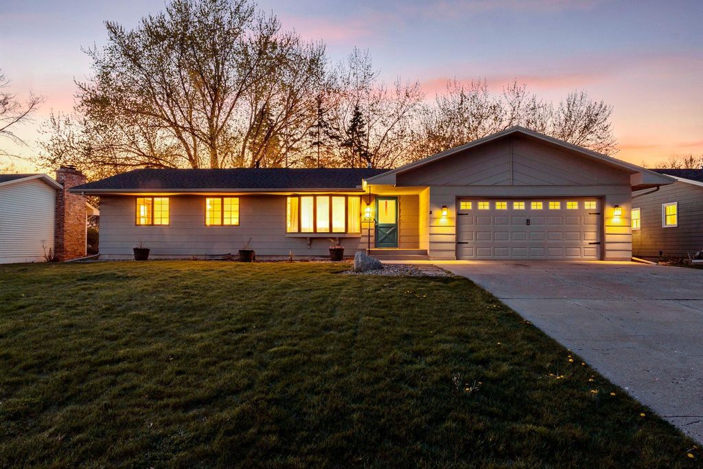 Photo of 4717 Utah Avenue N, New Hope, MN 55428 (MLS # 7052972)