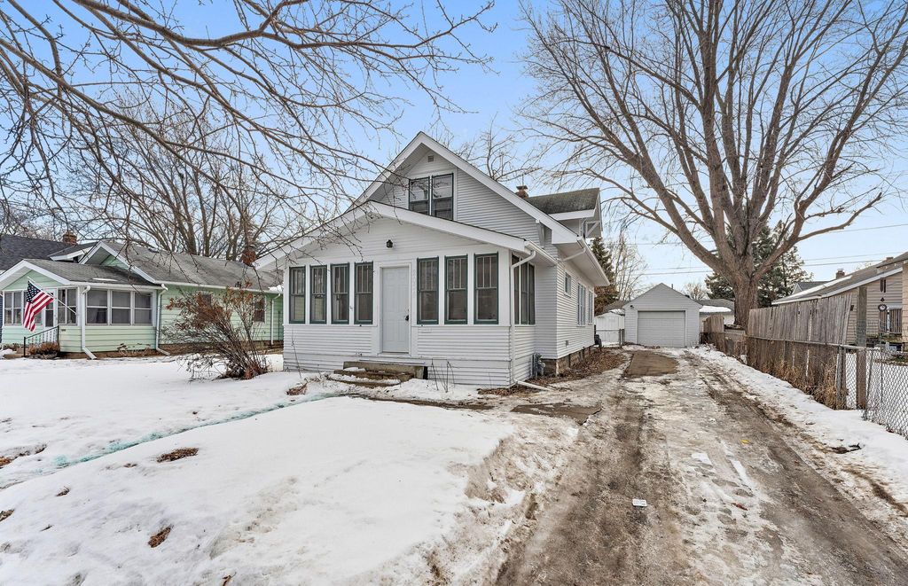 Photo of 2034 Stillwater Avenue E, Saint Paul, MN 55119 (MLS # 7020317)